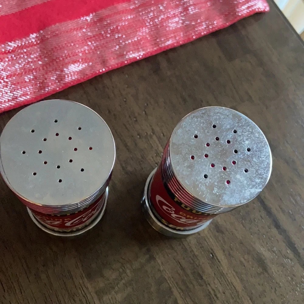 Vintage COCA COLA ~ FOUNTAIN SERVICE - SALT and PEPPER SHAKER SET